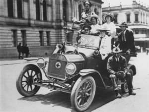 Model T Ford in Elizabeth Street during World War One - State Library of Queensland